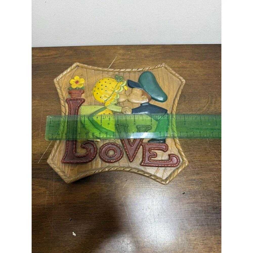 Vtg Chalkware LOVE Wall Hanging Boy Girl Kissing 8” Made n Japan 70’s